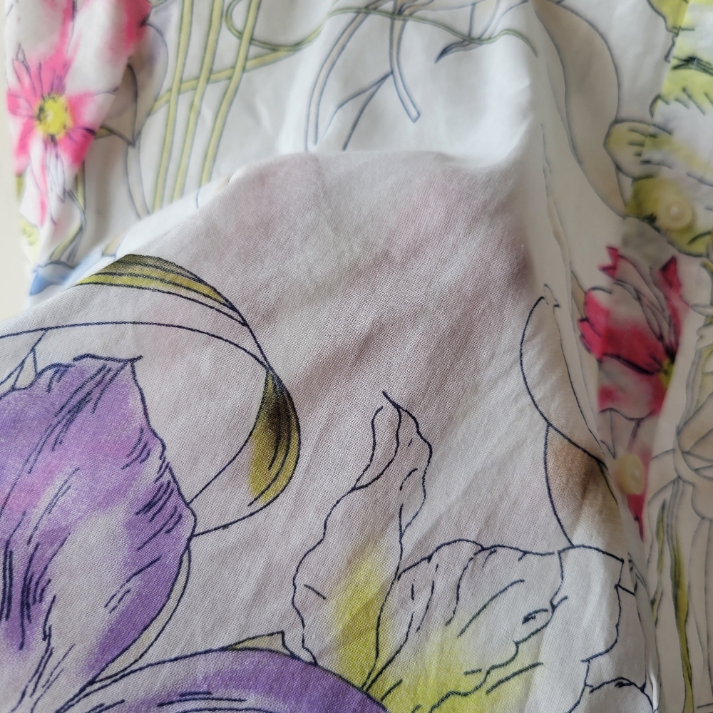Old navy small floral button-down - Picture 7 of 8